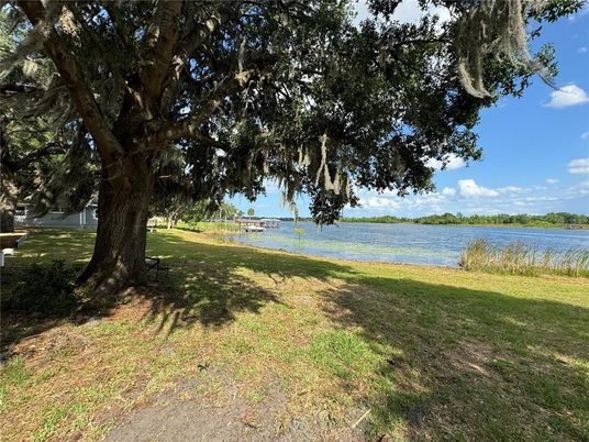 Exterior, Lake