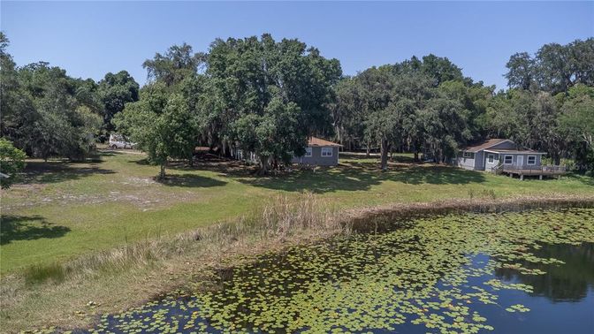 Exterior, Lake