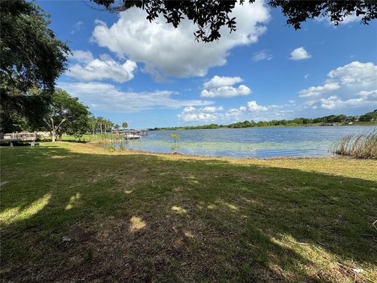 Exterior, Lake