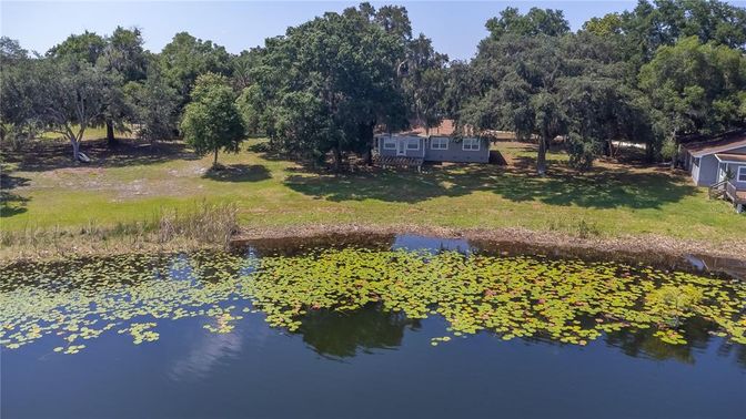 Exterior, Lake