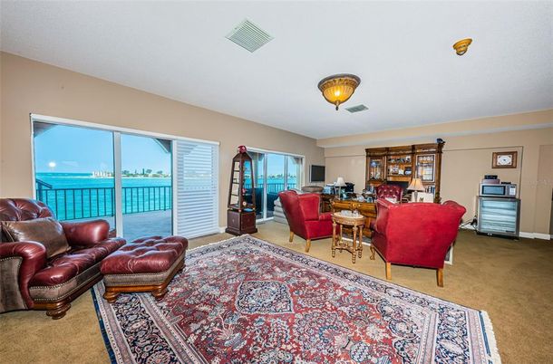 Interior, Living room, Water