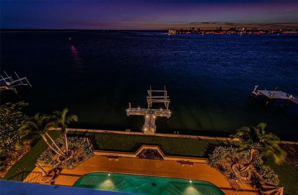 Exterior, Lake, Pool