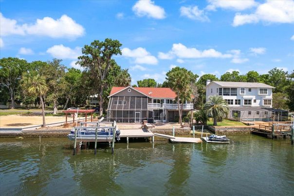 Exterior, Lake