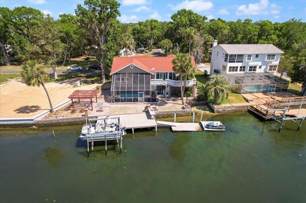 Exterior, Lake