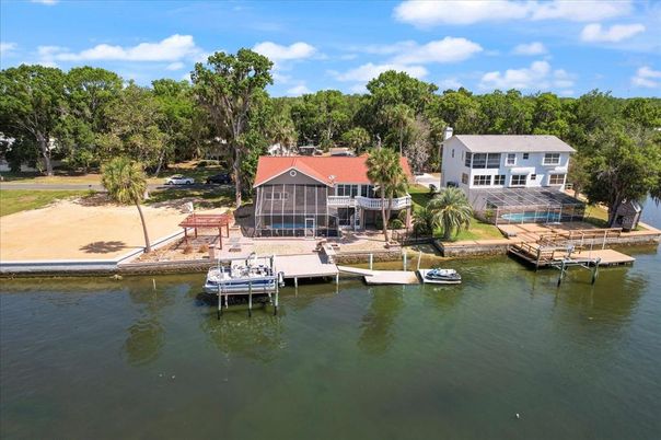 Exterior, Lake
