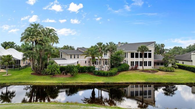 Exterior, Lake