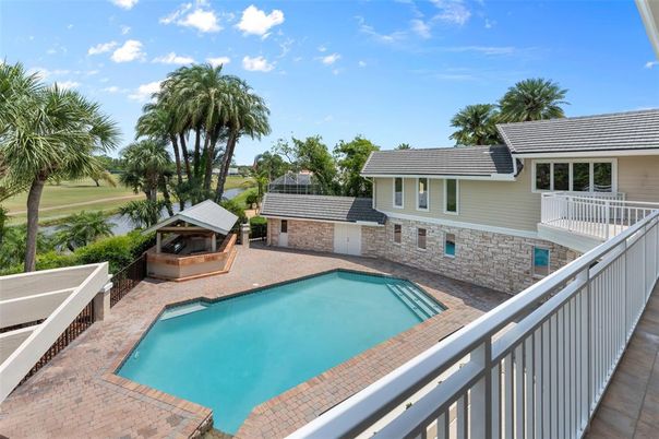 Exterior, Pool
