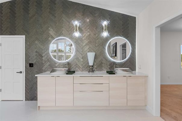 Bathroom, Dual Sink Vanities, Interior