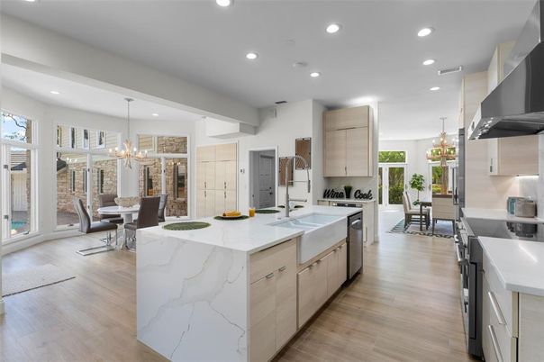 Chandelier, Dining room, Interior, Kitchen, Pendant Lights, Recessed Lighting, Stainless Steel Appliances, Wood Texture Flooring