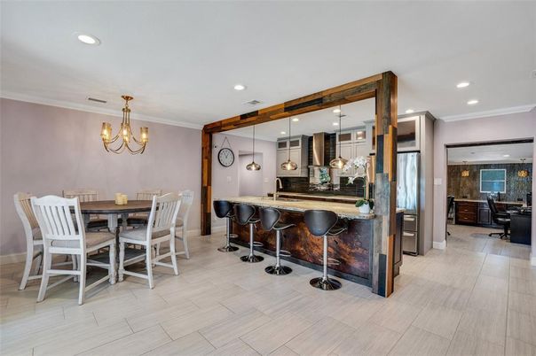 Chandelier, Dining room, Interior, Kitchen, Pendant Lights, Recessed Lighting, Wood Texture Flooring