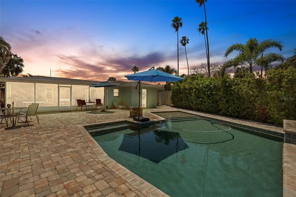 Exterior, Pool