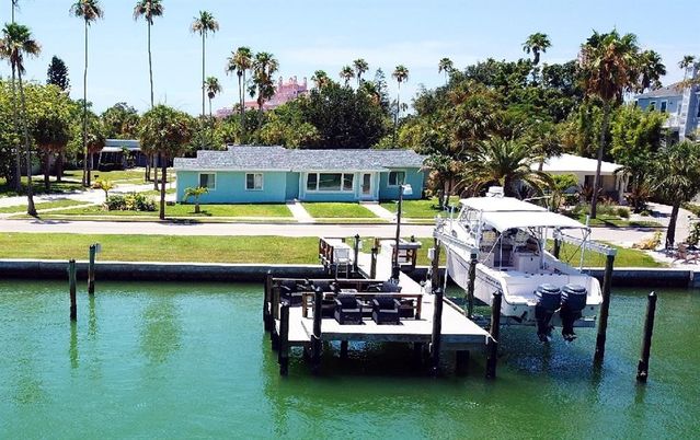 Exterior, Lake