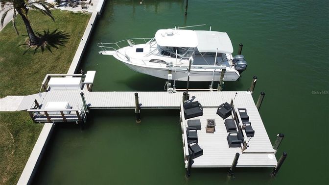 Exterior, Lake
