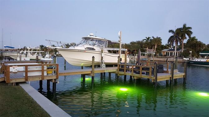 Exterior, Lake
