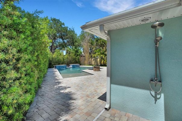 Exterior, Pool