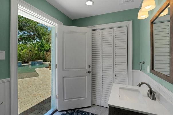 Bathroom, Interior, Recessed Lighting