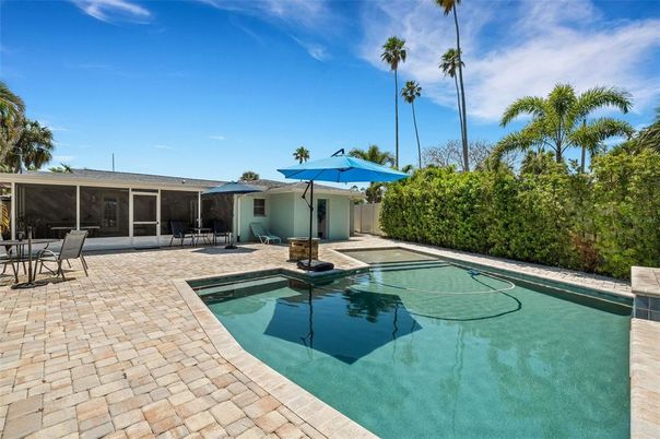 Exterior, Pool
