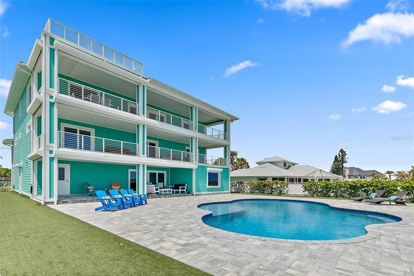 Exterior, Pool
