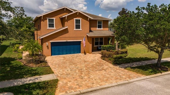 Attached, Exterior, Facade, American Craftsman