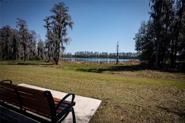 Exterior, Lake