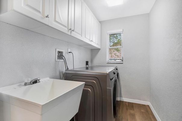Interior, Washer, Wood Texture Flooring