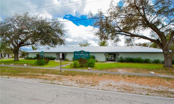 Exterior, Facade, Ranch