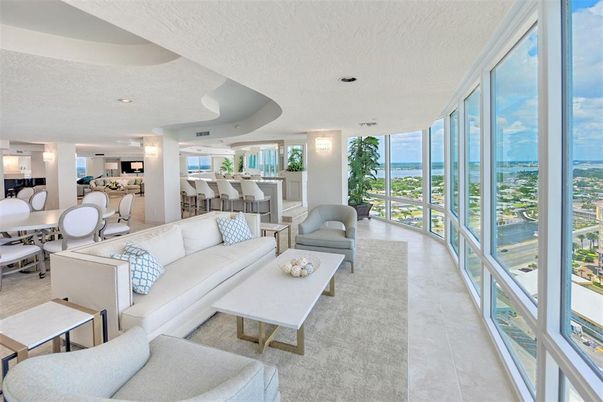 Dining room, Interior, Living room, Recessed Lighting