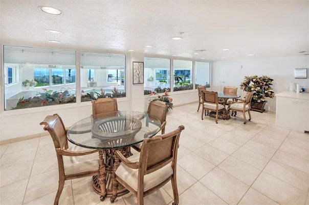 Dining room, Interior, Recessed Lighting