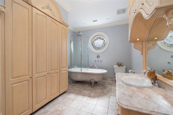 Bathroom, Dual Sink Vanities, Free Standing Baths, Interior, Recessed Lighting