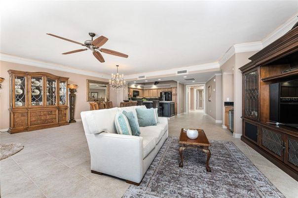 Chandelier, Dining room, Interior, Kitchen, Living room, Stainless Steel Appliances