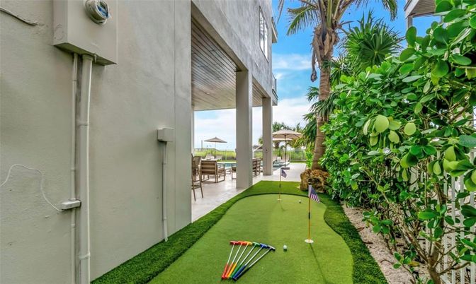 Backyard, Exterior