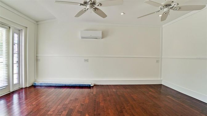 Empty room, Interior, Recessed Lighting, Wood Texture Flooring