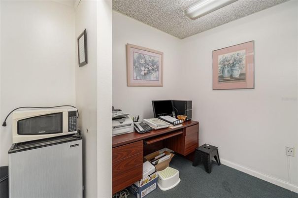 Home Office, Interior