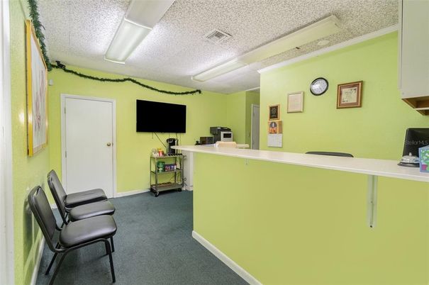 Home Office, Interior
