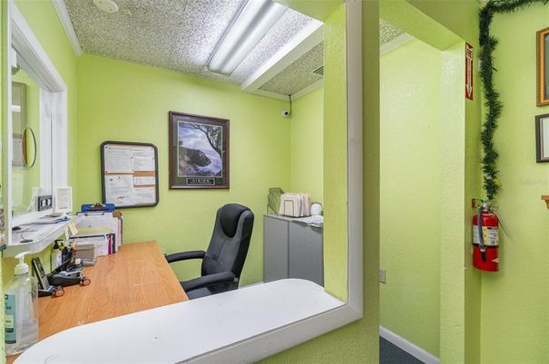 Home Office, Interior