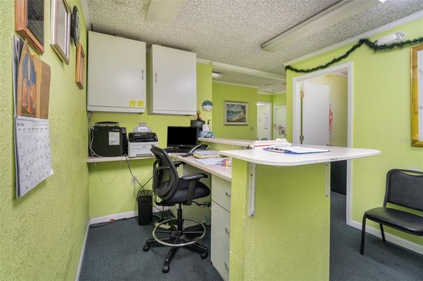 Home Office, Interior