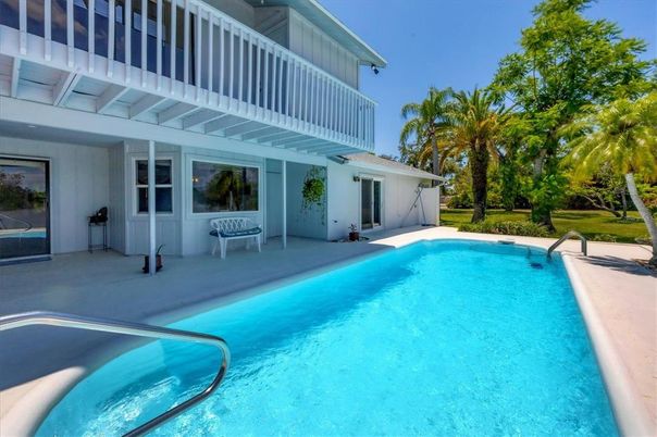 Exterior, Pool