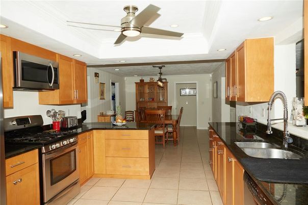 Chandelier, Dining room, Interior, Kitchen, Recessed Lighting