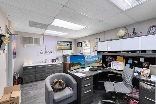Home Office, Interior