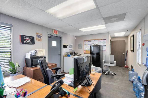 Home Office, Interior