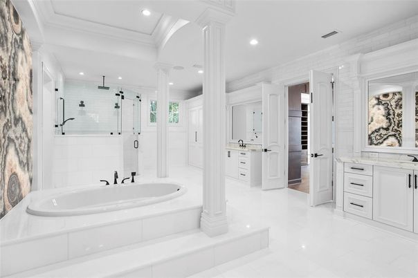 Bathroom, Dual Sink Vanities, Interior, Recessed Lighting