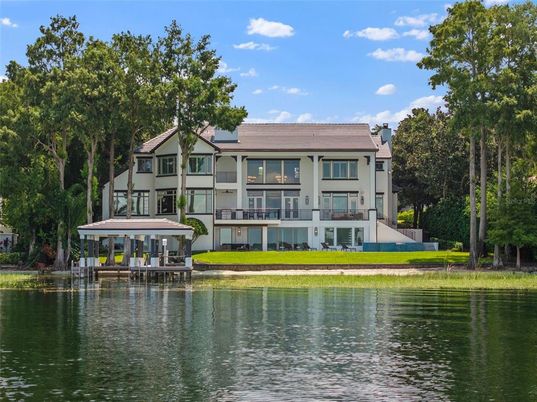 Exterior, Lake