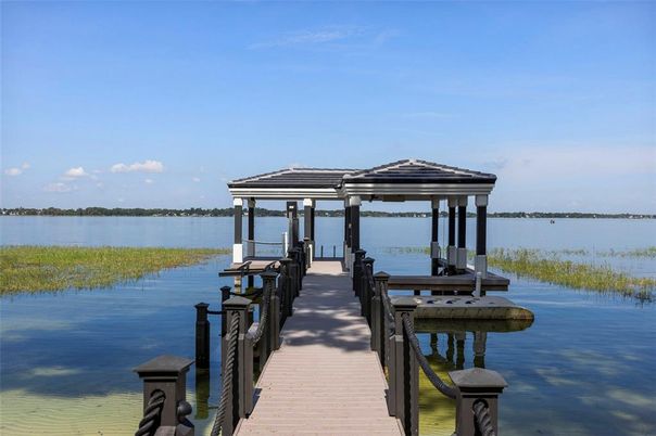 Exterior, Lake