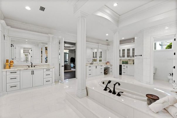 Bathroom, Dual Sink Vanities, Interior, Recessed Lighting