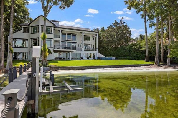 Exterior, Lake