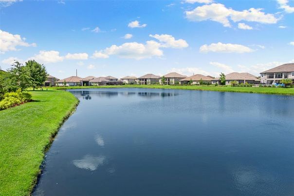 Exterior, Lake
