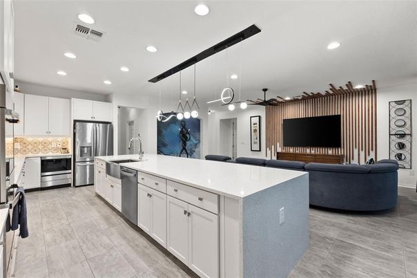 Interior, Kitchen, Living room, Pendant Lights, Recessed Lighting, Stainless Steel Appliances