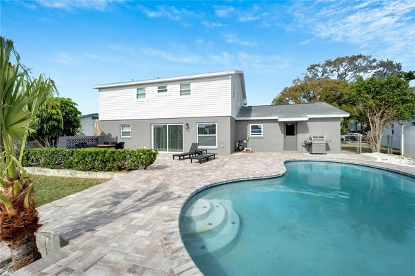 Exterior, Pool