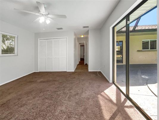Empty room, Interior