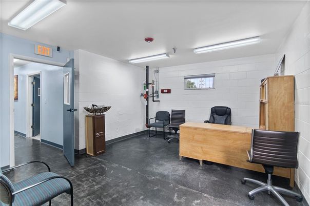 Home Office, Interior